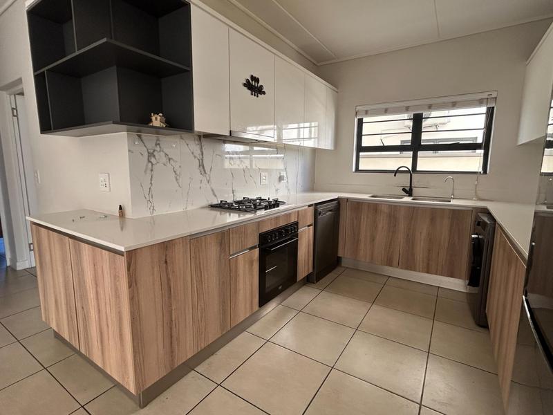 To Let 3 Bedroom Property for Rent in Sandown Western Cape